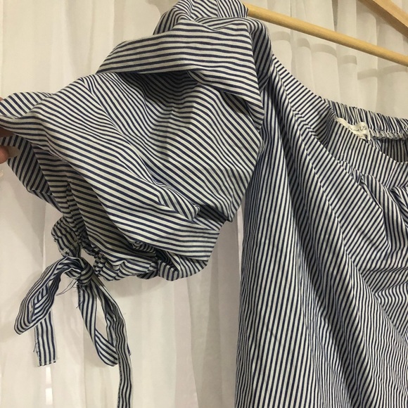 Striped off the shoulder top - Picture 2 of 3